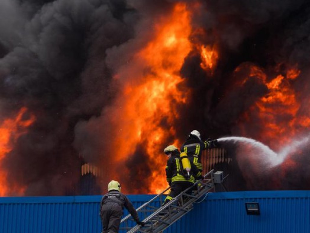 В Киеве снова возник пожар в районе станции метро «Лесная»
