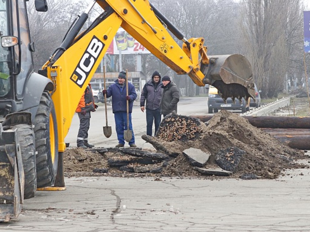 Коммунальный коллапс в Бердянске: водоснабжение планируют восстановить к вечеру (ФОТО)