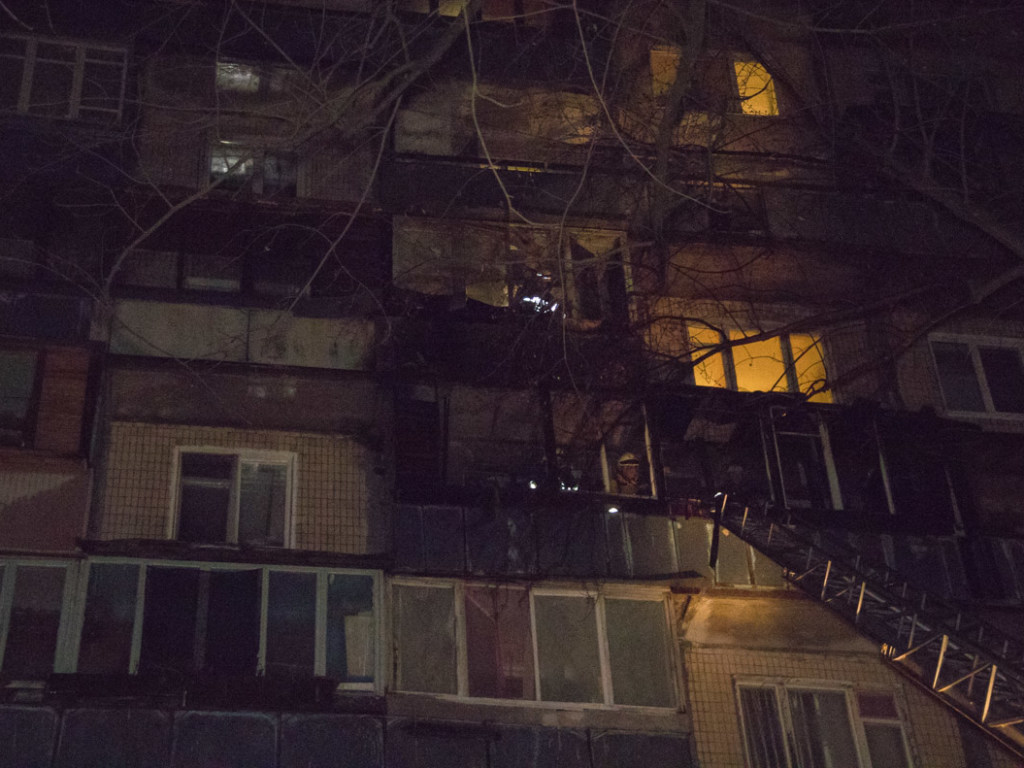 На Лесном массиве в Киеве в многоэтажке произошел пожар (ФОТО, ВИДЕО)