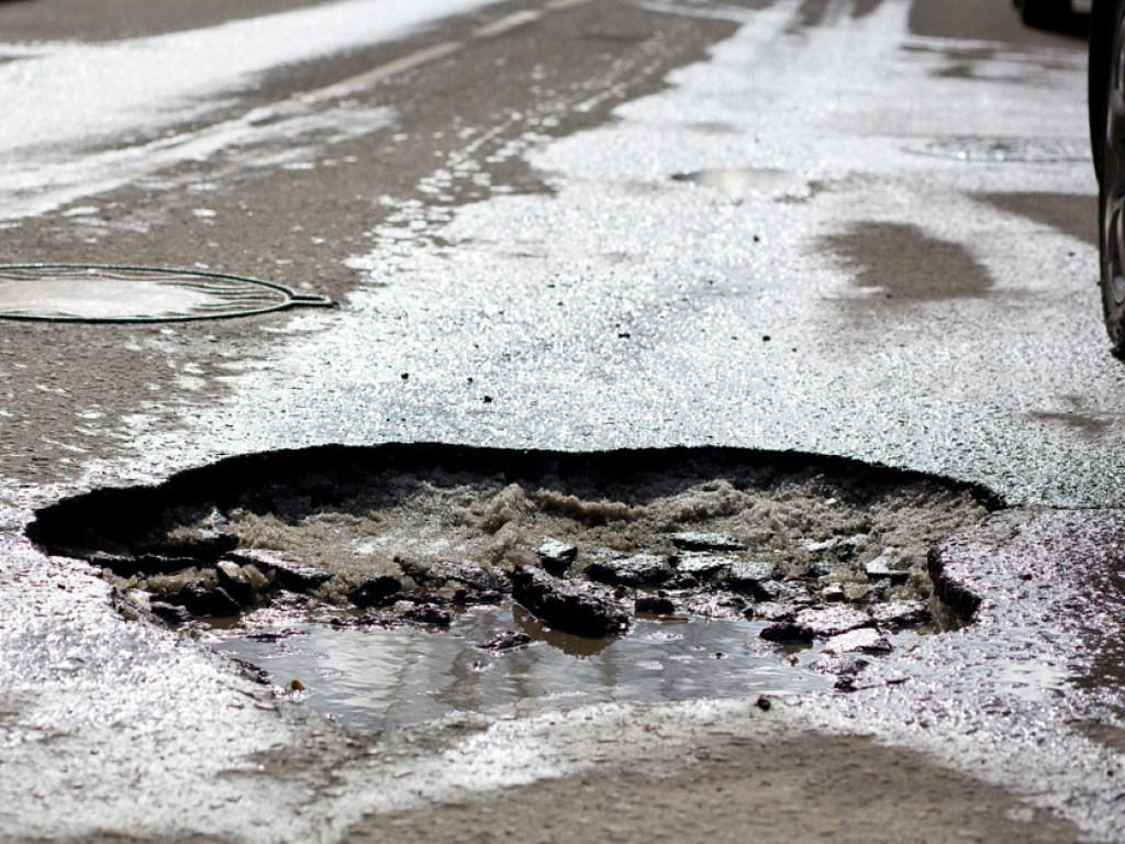 Из-за плохих дорог в Полтавской области перекрыли трассы (КАРТА)