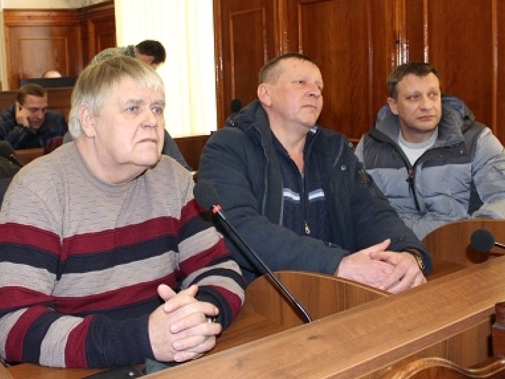 В Северодонецке потребовали отставки губернатора Луганщины и выступили против введения ВГА (ФОТО)
