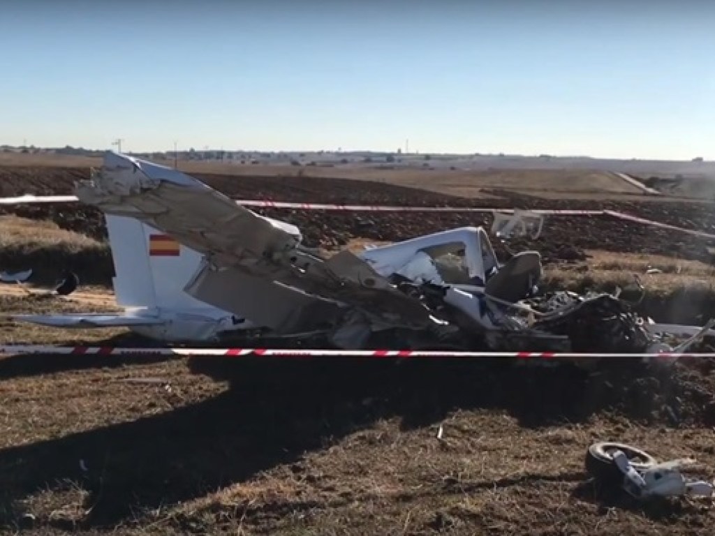 В Испании упал самолет, есть жертвы (ФОТО, ВИДЕО)