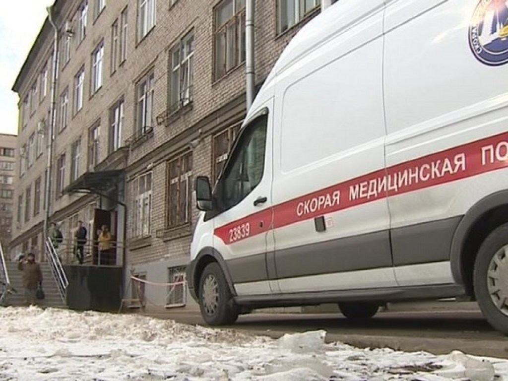 В Санкт-Петербурге упавшей с крыши глыбой льда убило 23-летнего студента (ФОТО, ВИДЕО)