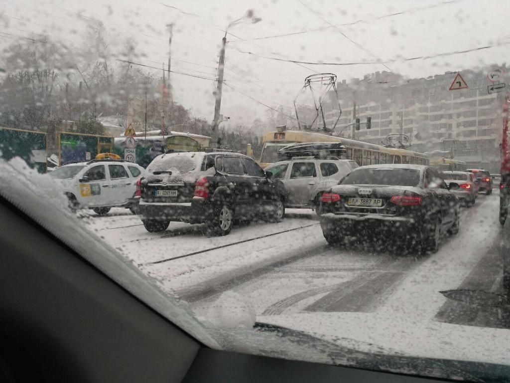 За час вечером 6 февраля в Киеве произошло 6 ДТП, уровень пробок достиг 7 баллов (КАРТА)