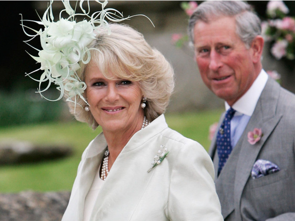 Жена принца Чарльза запустила бокалом в королеву Елизавету (ФОТО)