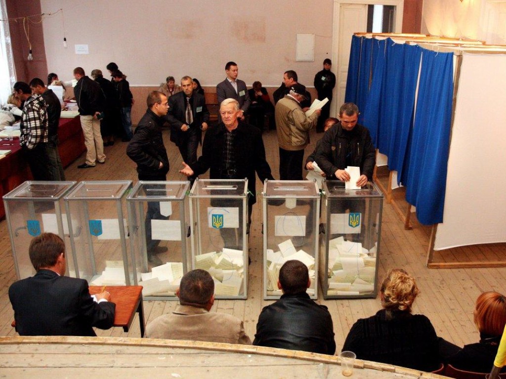 Киев не допустит российских наблюдателей на выборы, несмотря на требование Волкера – эксперт