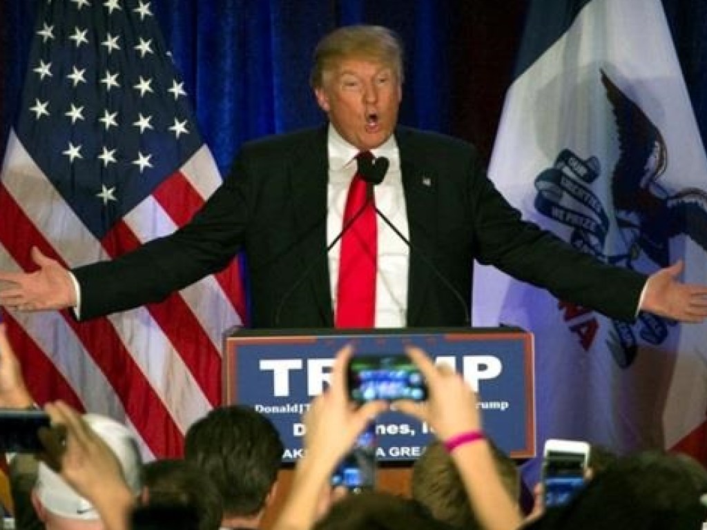 Рейтинг Трампа упал до рекордного минимума