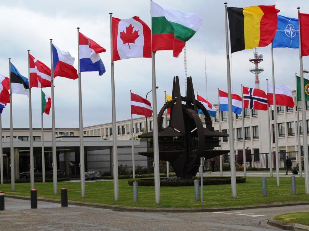 В штаб-квартире НАТО отреагировали на закрепление в Конституции Украины курса на вступление в организацию