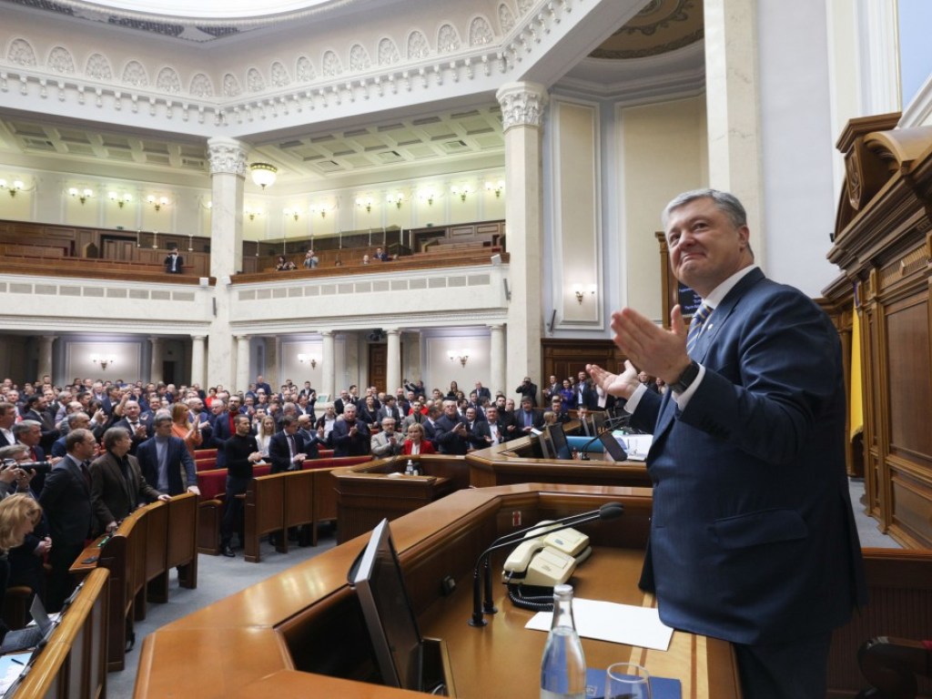 Верховная Рада внесла изменения в Конституцию Украины по курсу в ЕС и НАТО