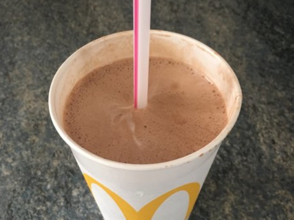 Выпил большую часть, пока понял: В молочном коктейле от McDonald&#8217;s строитель нашел живую мышь (ФОТО)