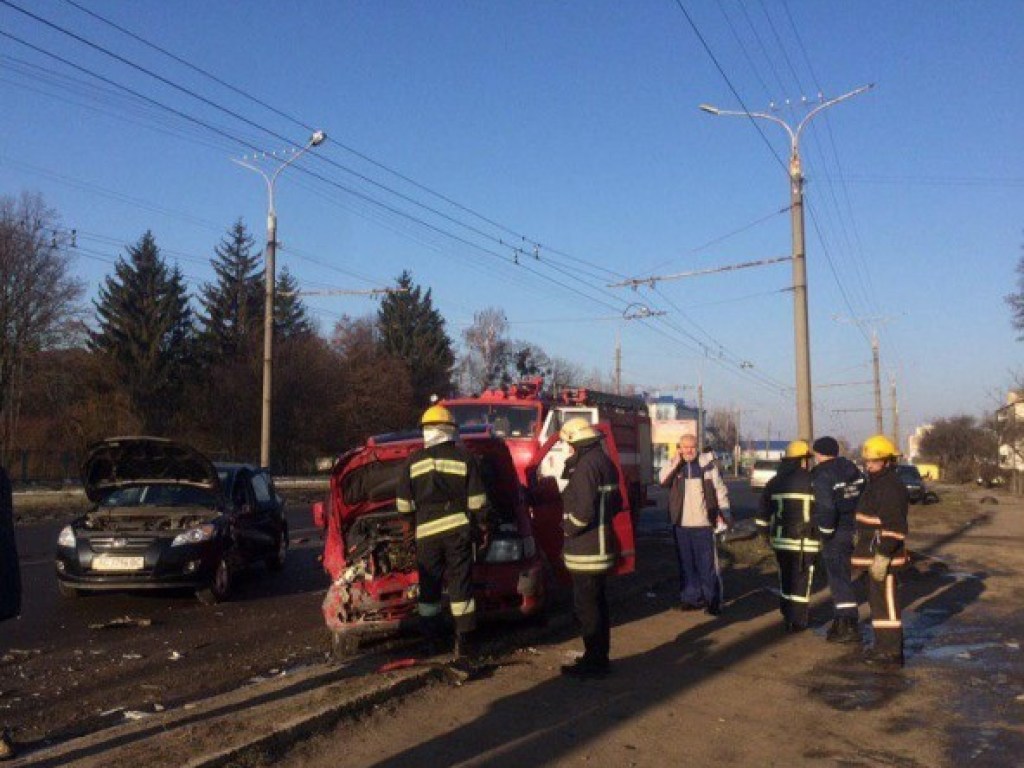 В Луцке произошло масштабное ДТП: повреждения получили три иномарки (ФОТО)