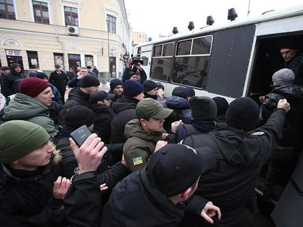 Драка с радикалами в Киеве: Полиция вынесла постановления об освобождении активистов
