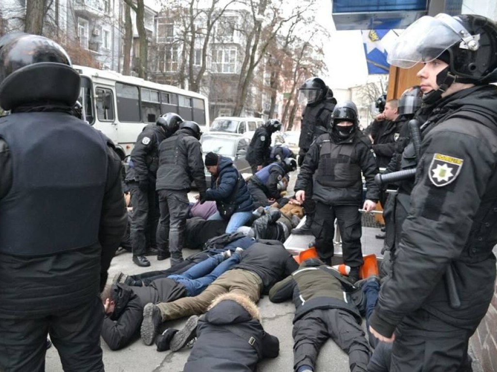 Задержание активистов в Киеве: полицейским из-за превышения полномочий грозит до 8 лет заключения