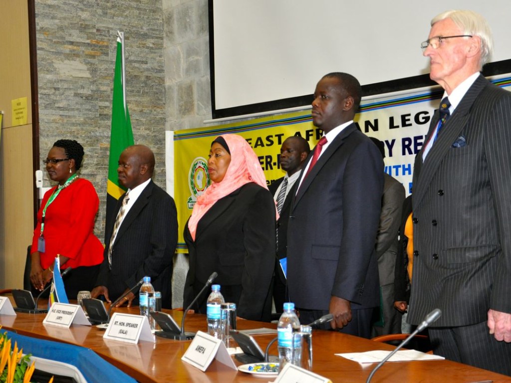 Депутатов Танзании призвали сделать обрезание 