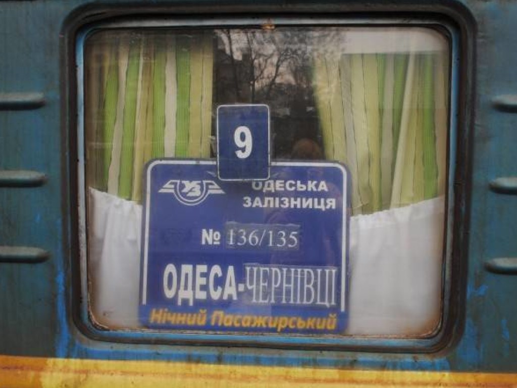 В Сети показали отвратительные условия в поезде «Черновцы-Одесса»: на стенах – грибок, на полках &#8212; тараканы (ВИДЕО)