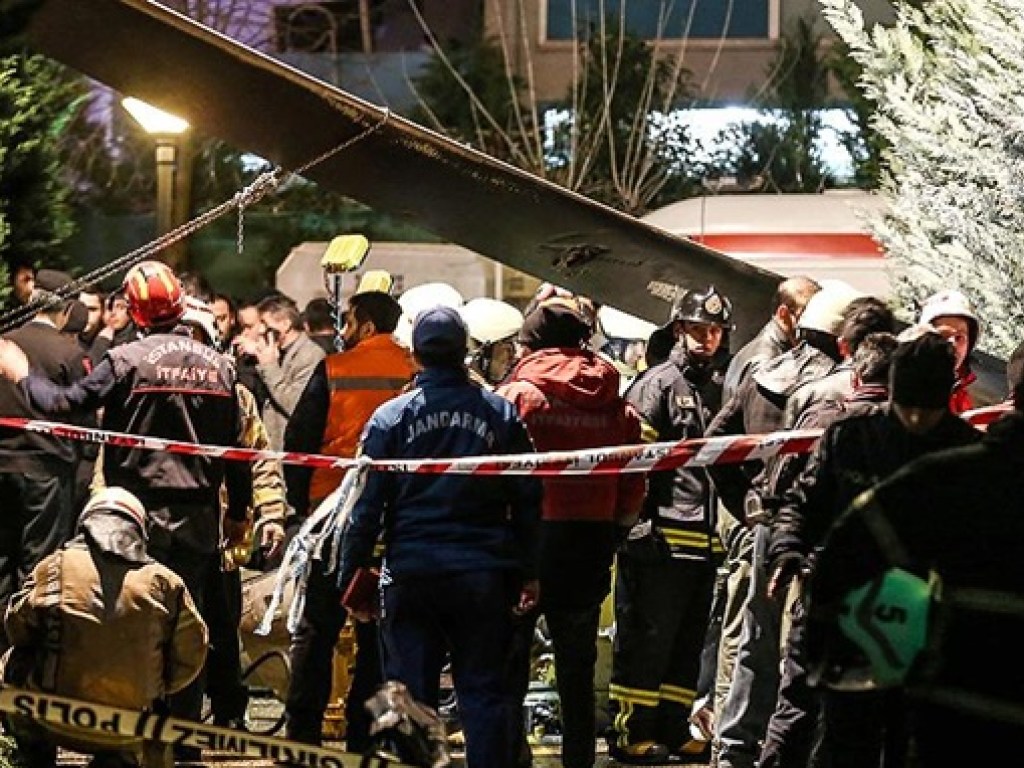 В Стамбуле рухнул военный вертолет (ВИДЕО)