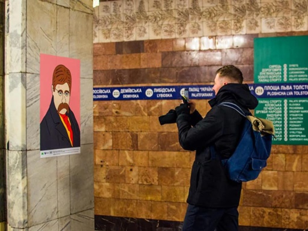 На станции метро в Киеве появились необычные портреты Тараса Шевченко (ФОТО)