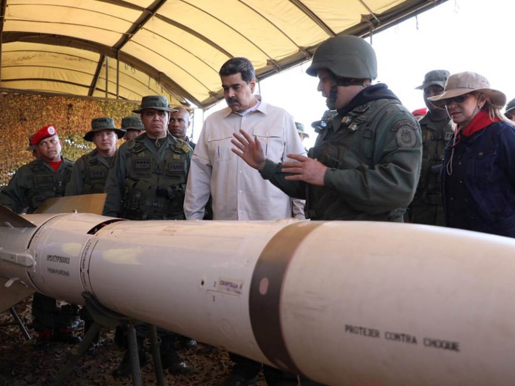 Эксперт объяснил, зачем Мадуро начал масштабные гражданско-военные учения в Венесуэле