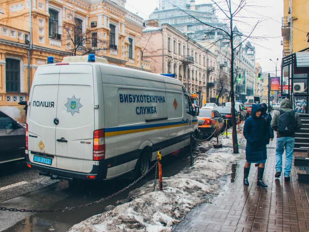 В центре Киева в доме искали взрывчатку: жильцов эвакуировали (ФОТО)