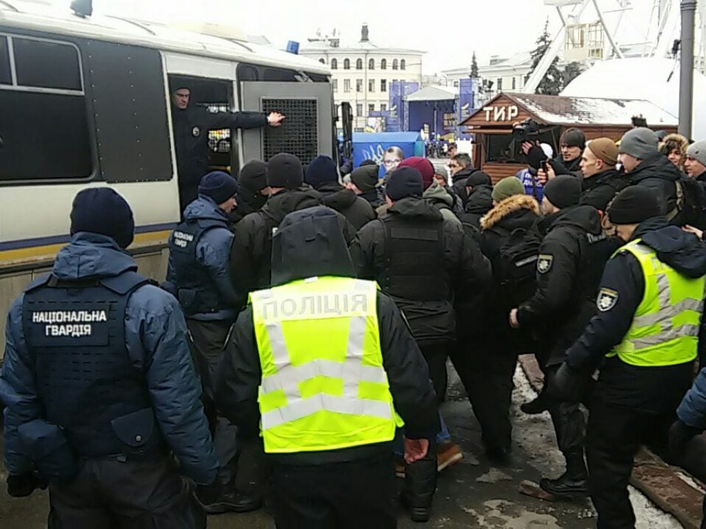 Украинская власть провоцирует активистов на скандальные акции, блокируя расследование убийств &#8212; политолог