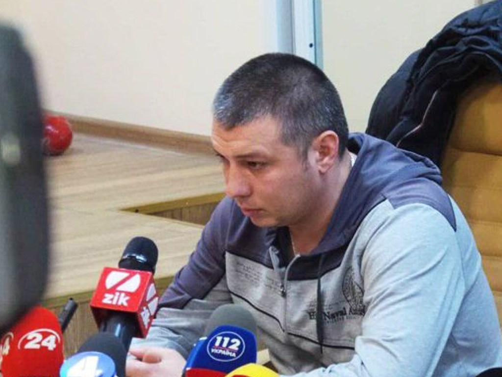 В Киеве начался суд над полицейским, который бил ногами радикалов