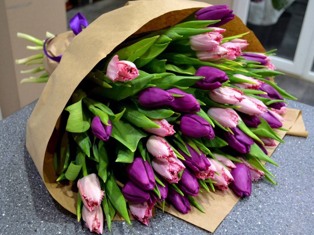 В Киеве в День всех влюбленных цветы подорожают на 50%