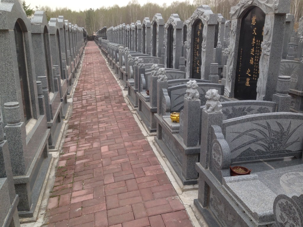 В Китае злоумышленники разорили древнее кладбище