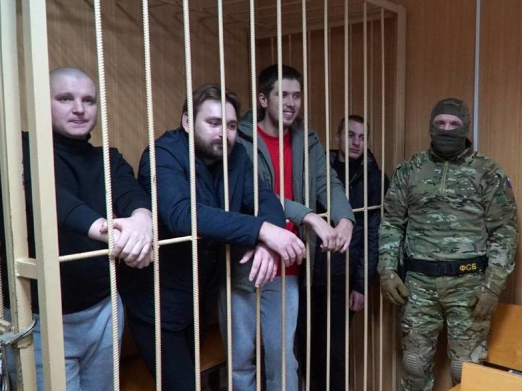 В России продлили арест пленным украинским морякам