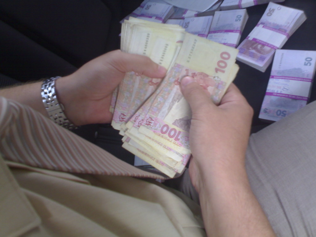 Чиновник из Кривого Рога погорел на взятке в 500 тысяч гривен