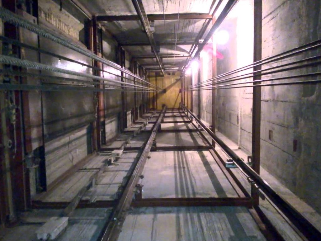 Во Львове в шахту лифта упала женщина: у пострадавшей сломаны кости таза