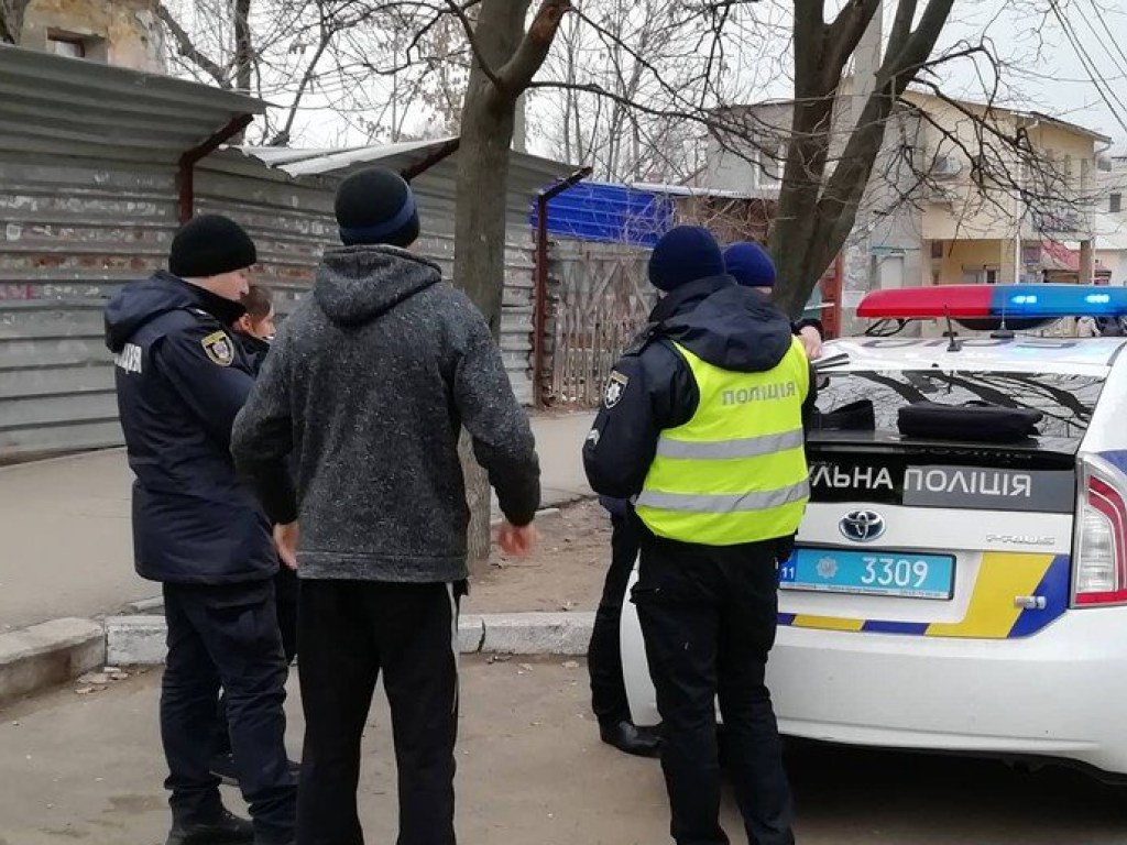 Николаевские полицейские остановили искателя «закладок» (ФОТО)