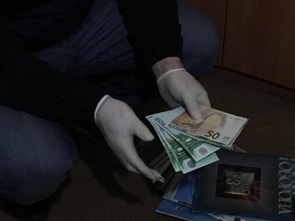 В Бердянске сотрудник военкомата попался на получении взятки (ФОТО)  