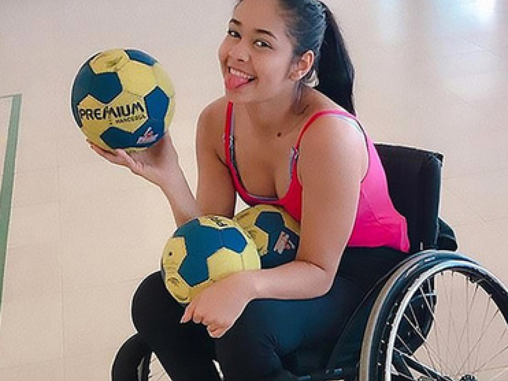 Пирсинг довел юную жительницу Бразилии до инвалидной коляски (ФОТО)