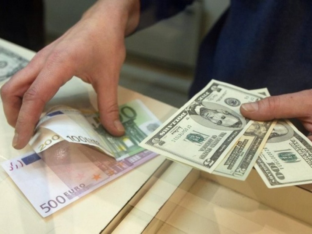 НБУ установил официальный курс на уровне 27,09 гривны за доллар