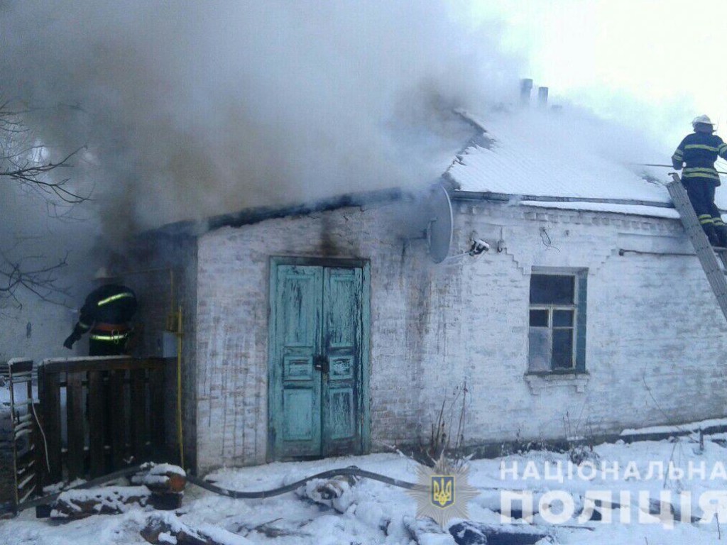 На Киевщине мужчина поджег дом экс-возлюбленной в назидание за увлечение алкоголем (ФОТО)