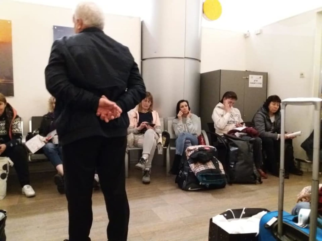В аэропорту Израиля удерживали 140 украинцев (ФОТО)