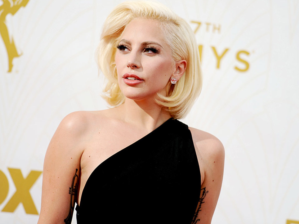 Леди Гага сделала татуировку на спине в честь фильма «Звезда родилаcь» (ФОТО)
