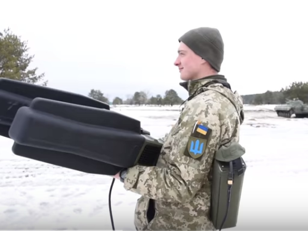 Под Киевом военные испытали радиокомплекс для борьбы с беспилотниками (ВИДЕО)