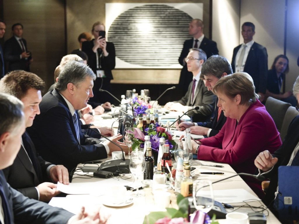 В Мюнхене состоялась встреча Порошенко и Меркель