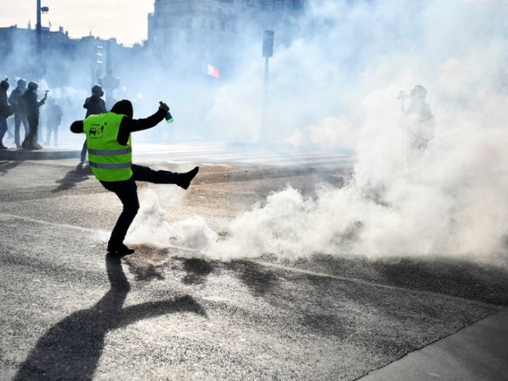 Протесты &#171;желтых жилетов&#187; в Париже: более 20 задержанных