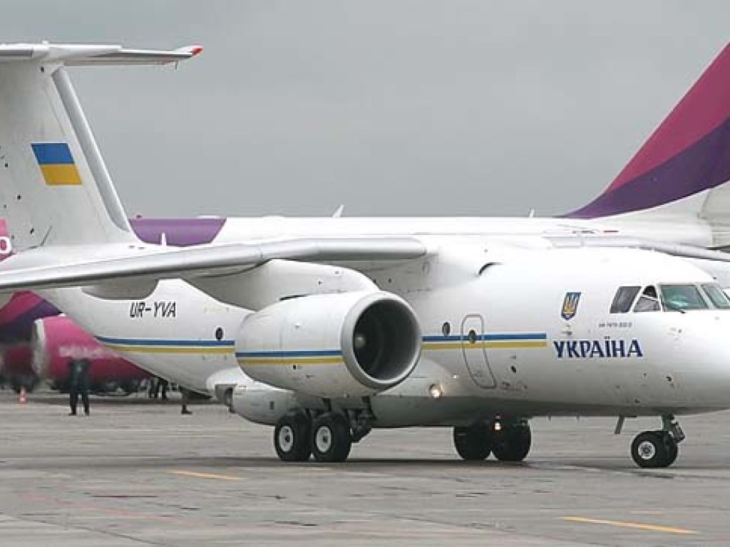 На борту украинских авиарейсов начнут подавать крепкий алкоголь