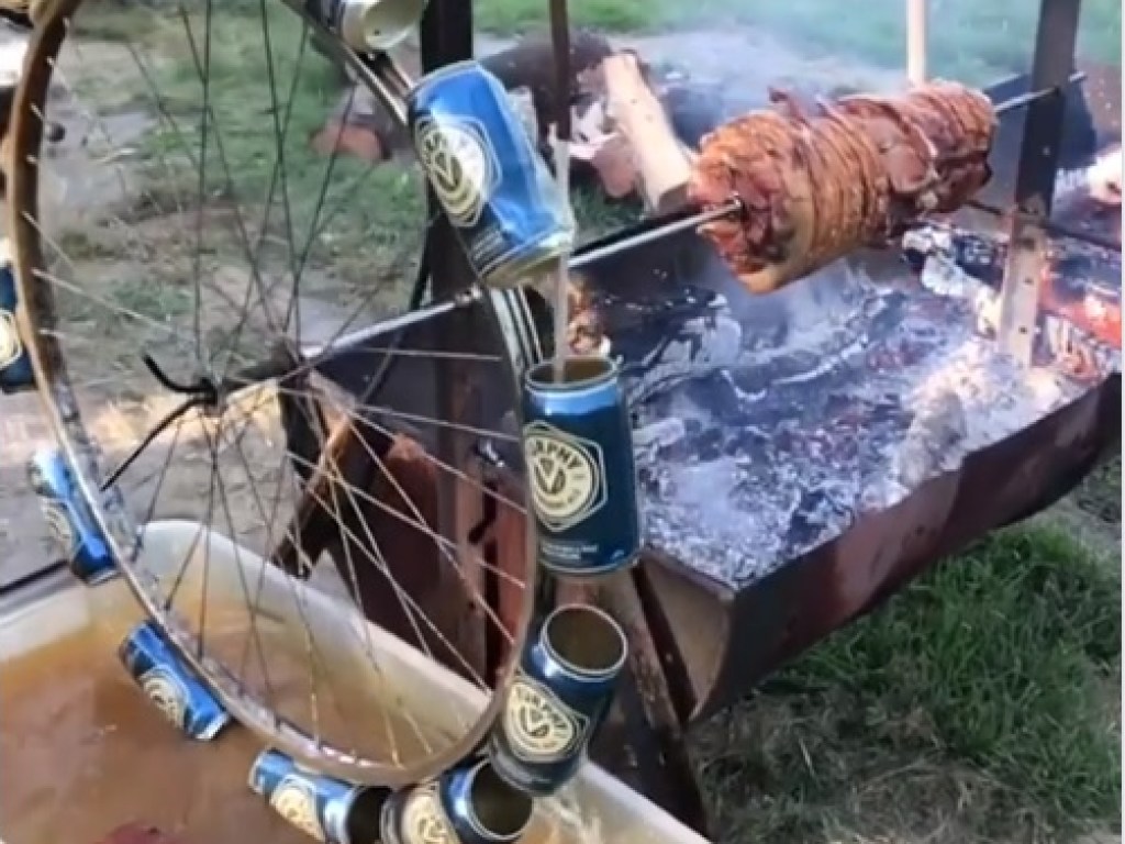 В Австралии придумали оригинальный способ жарки мяса на вертеле (ВИДЕО)  