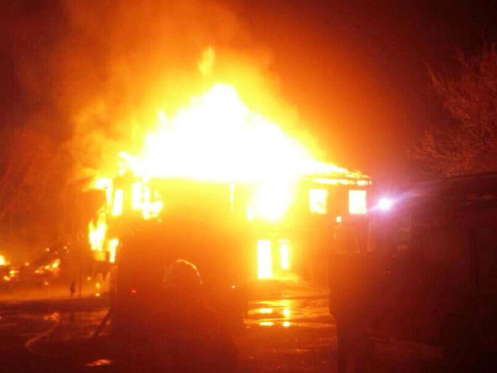При пожаре в частном доме на Донбассе погибли два человека &#8212; ГСЧС