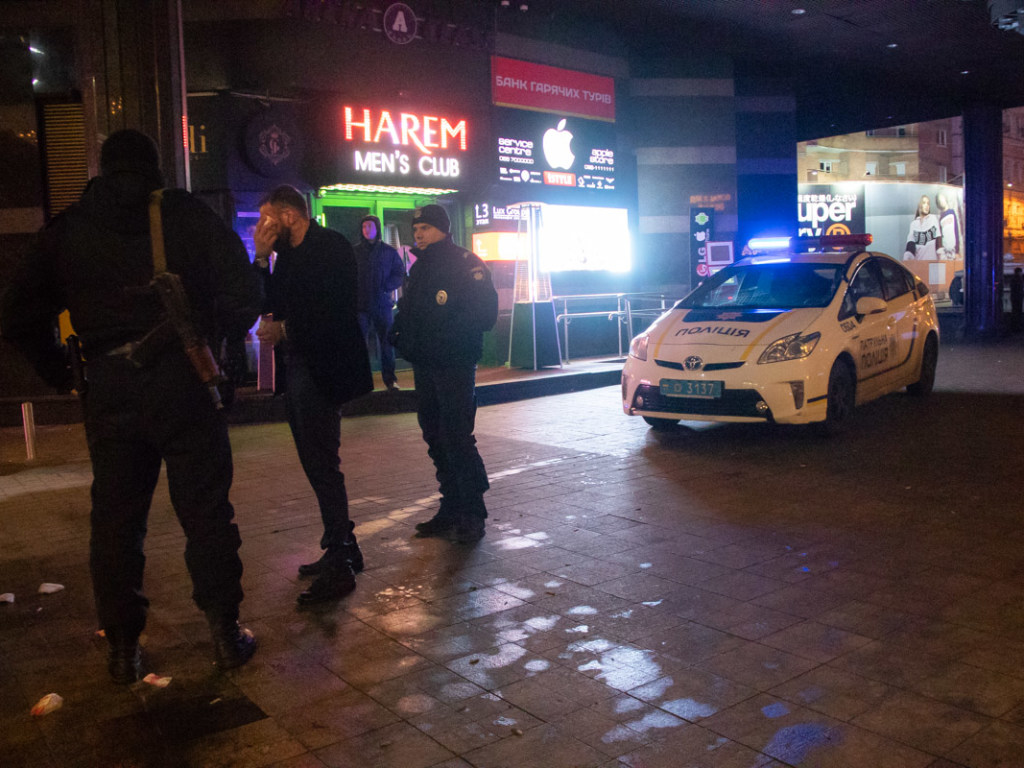В центре Киева парень восточной внешности избил посетителя ночного клуба (ФОТО, ВИДЕО)