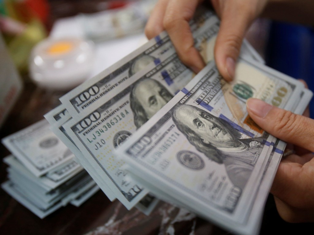 В колебаниях курса доллара в Украине виноваты зернотрейдеры &#8212; экономист