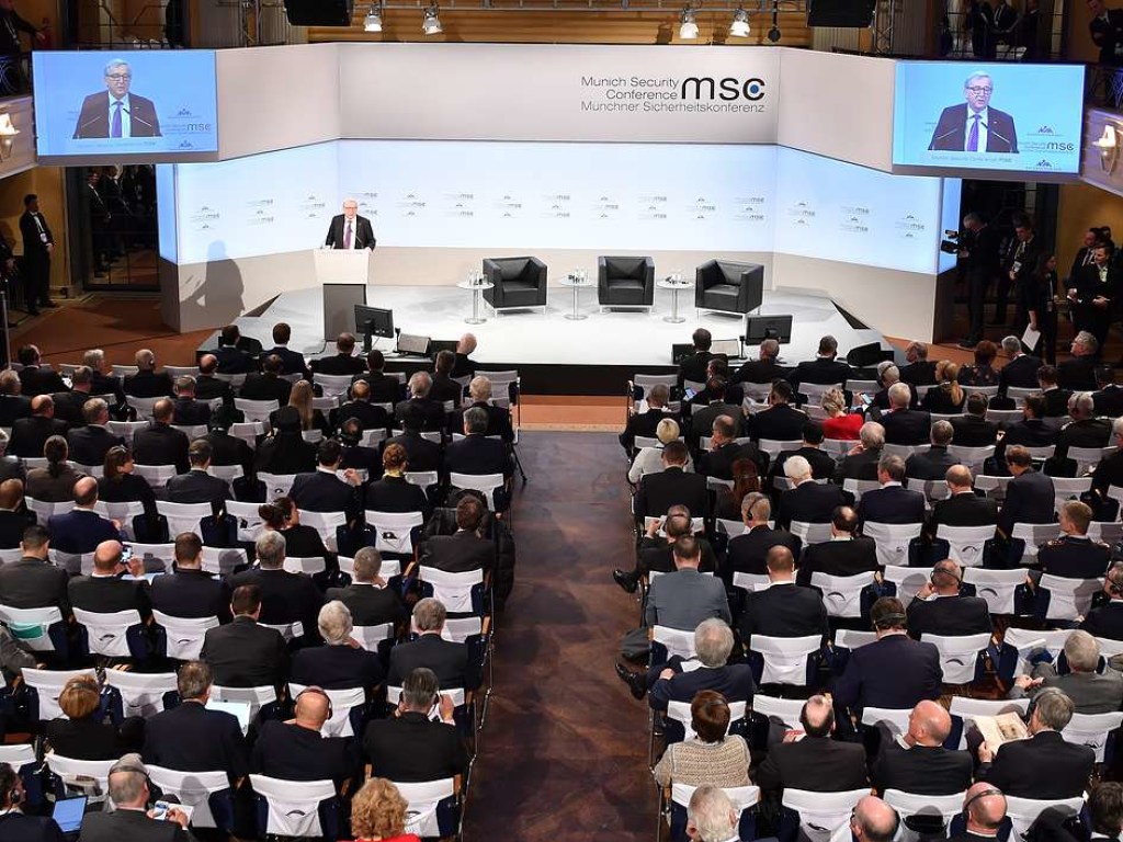 Мюнхенское раздражение: Банковая оказалась меж трех огней на конференции по безопасности