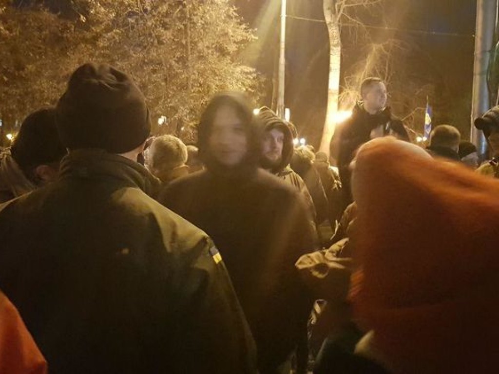 Митингующие завершили акцию под окнами Авакова (ФОТО, ВИДЕО) (ОБНОВЛЕНО)