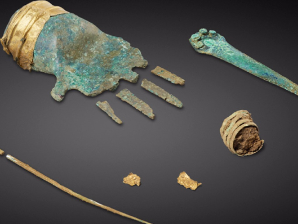 В Швейцарии обнаружили бронзовую руку с браслетом из золотой фольги возрастом 3500 лет