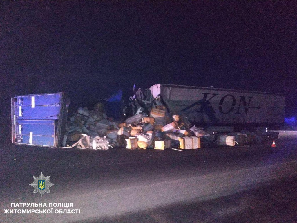 Под Житомиром произошло ДТП с участием трех грузовиков (ФОТО)