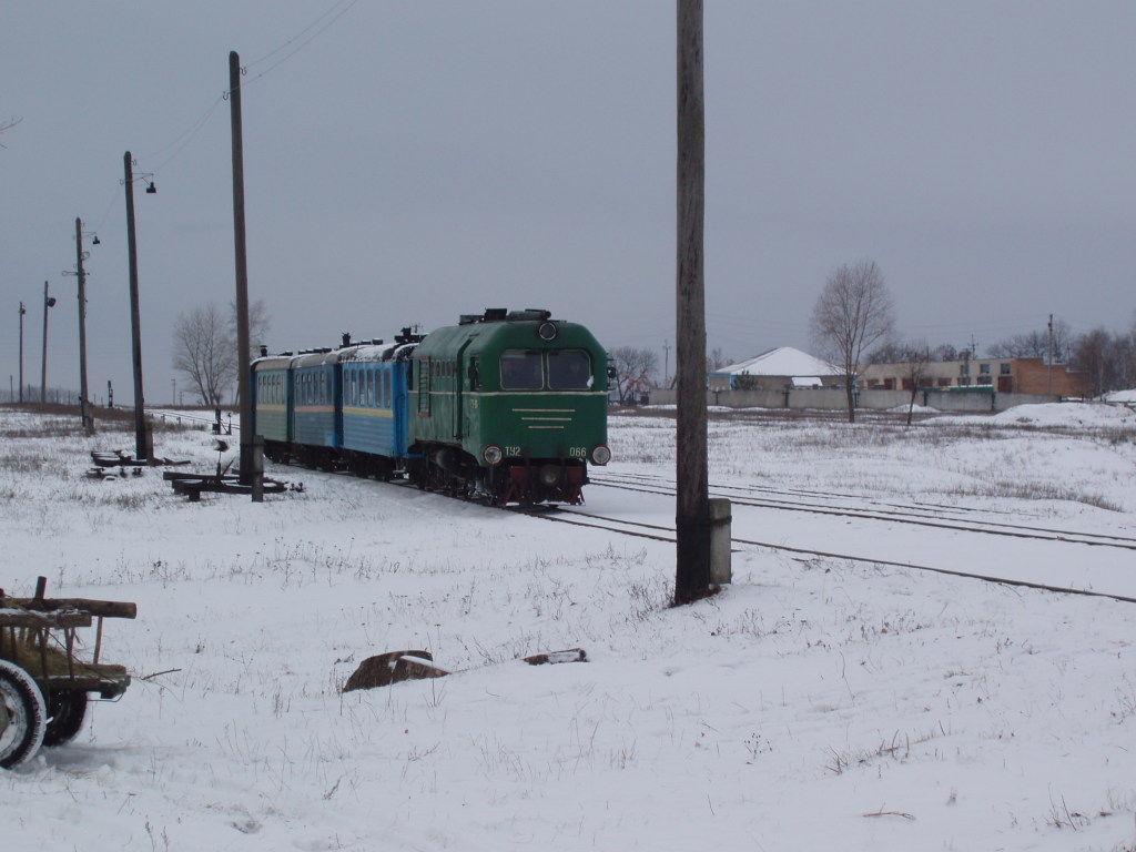 В  Ровенской области неизвестные заблокировали движение поезда